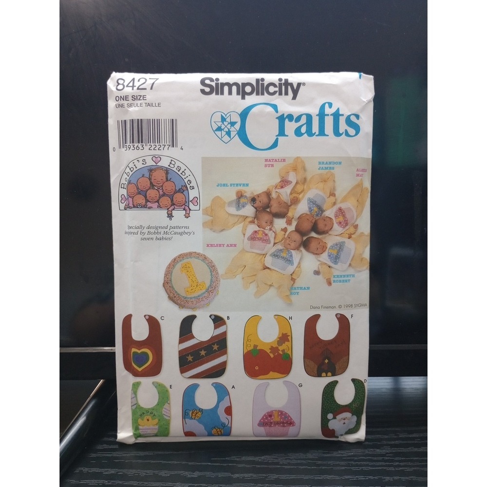 8427 Simplicity Crafts‎ Sewing Pattern - Themed & Applique Baby Bibs Cut
